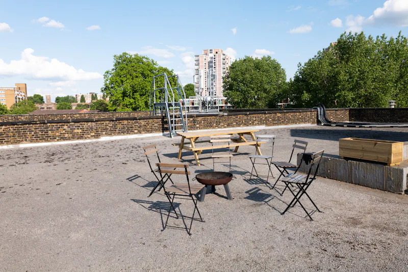 Roof terrace at Woolwich Dockyard Studios, N516 (photo 80)