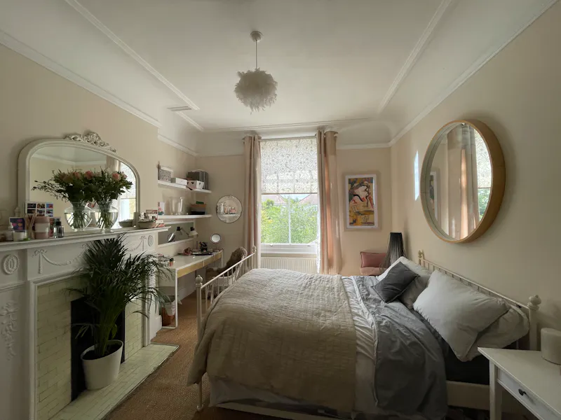 Bedroom at Streatham Hill family house, E499 (photo 25)