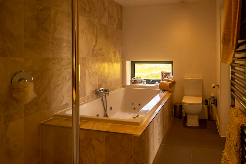 Bathroom at Lymm Countryside House, K463 (photo 33)