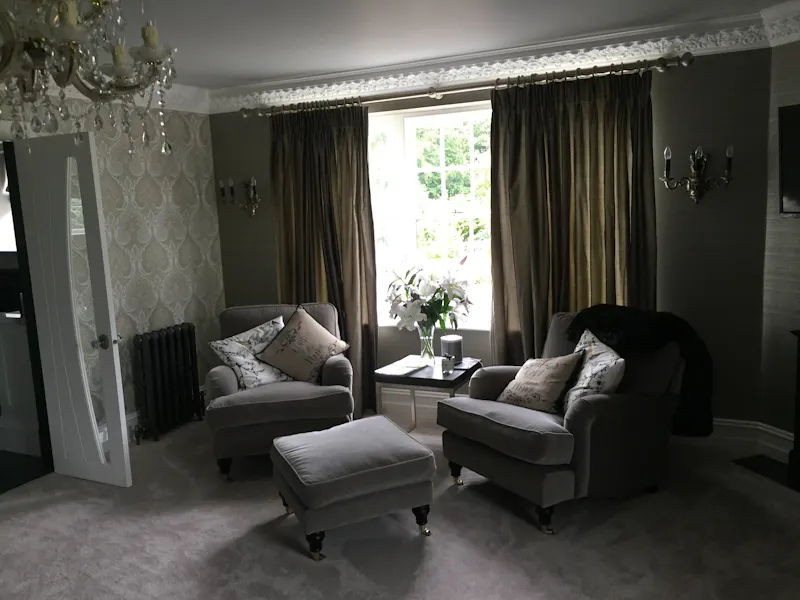 Wallpaper at Ashton Country Manor Home, H188 (photo 16)