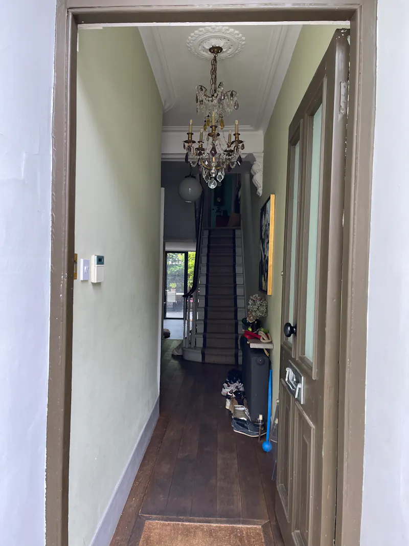 Entrance hall at Stamford Brook terrace, B1980 (photo 2)