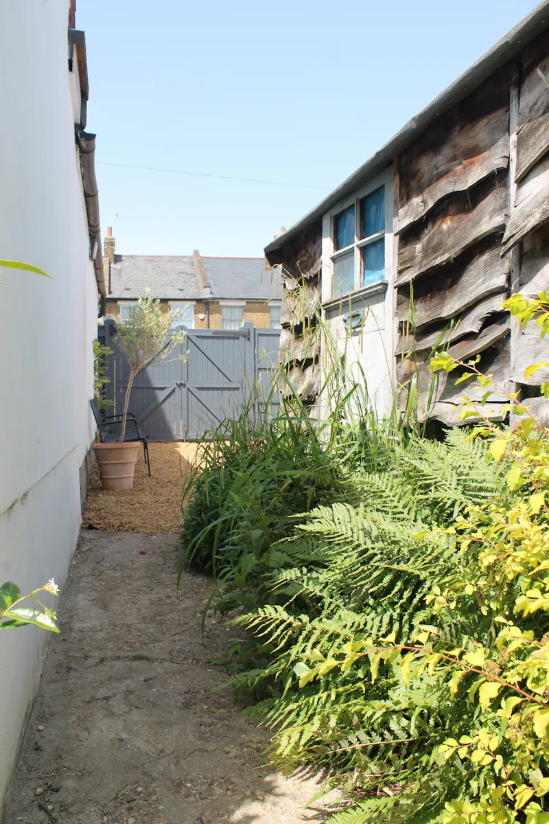 Renovated 1930s house Enfield, D2518 (photo 28)