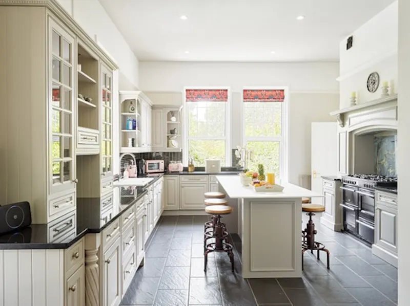 Kitchen island at Traditional Plymouth house, B1988 (photo 4)