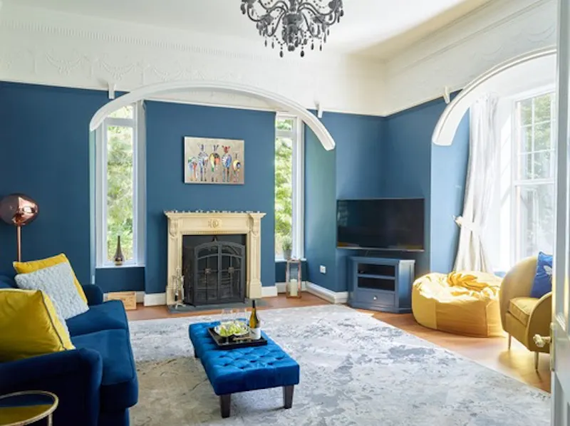 Living Room at Traditional Plymouth house, B1988 (photo 7)