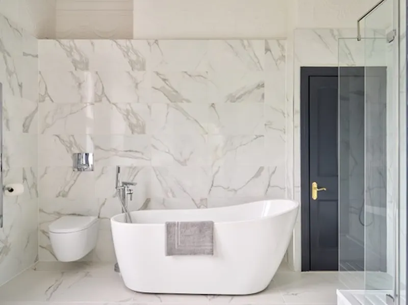 Bathroom at Traditional Plymouth house, B1988 (photo 9)