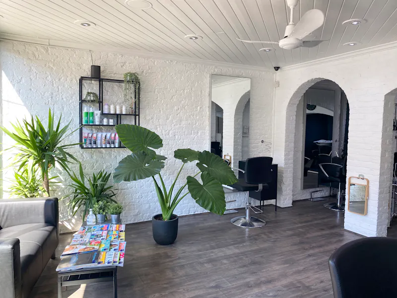 Strawberry Hill Salon, Q148 (photo 2)