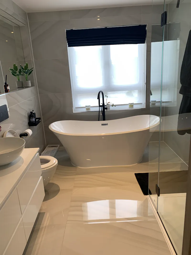 Bathroom at Family Elstree Modern Home, D2648 (photo 14)