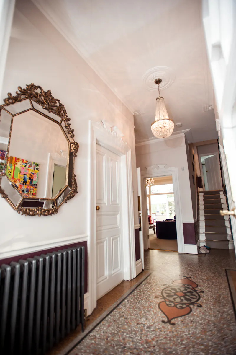 Entrance hall at Grand Woodside Home, D2647 (photo 2)