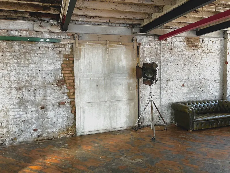 Industrial Seven Sisters studio, N278 (photo 42)