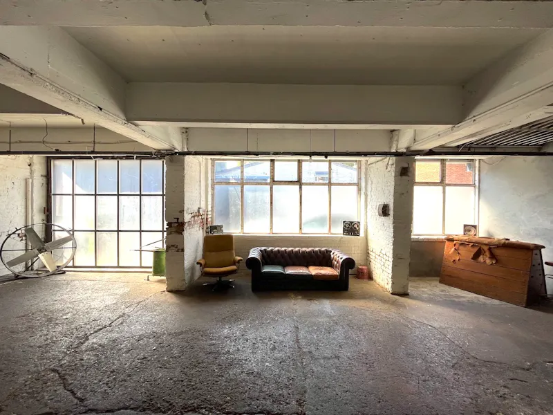 Industrial Seven Sisters studio, N278 (photo 59)