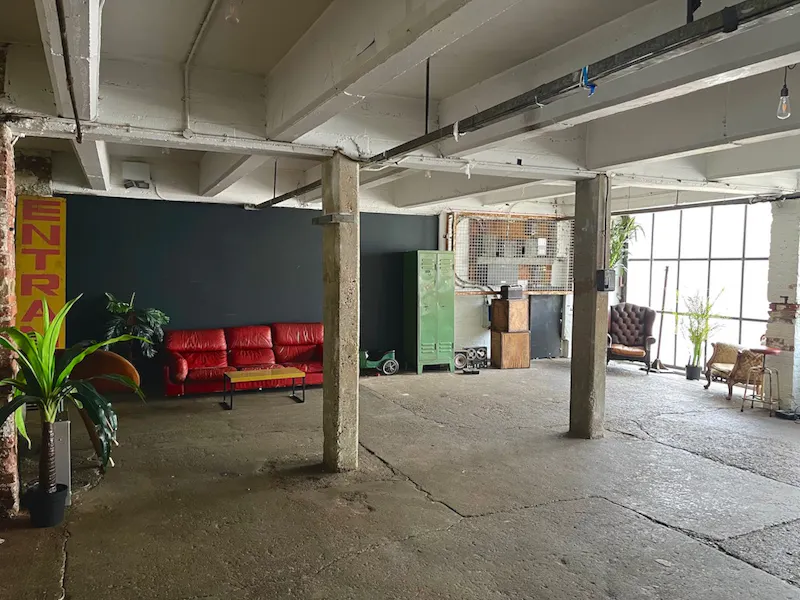 Industrial Seven Sisters studio, N278 (photo 54)