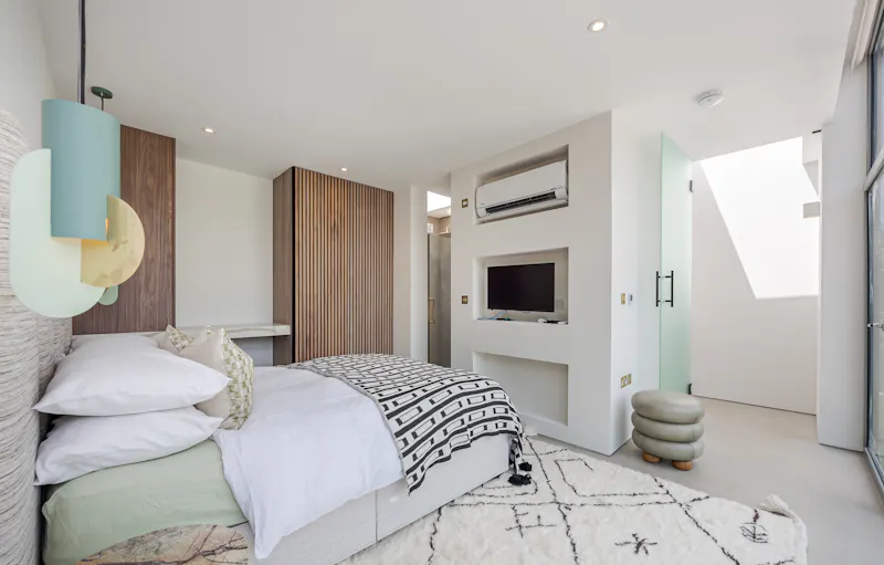 Bel Air modern home, D2582 (photo 47)