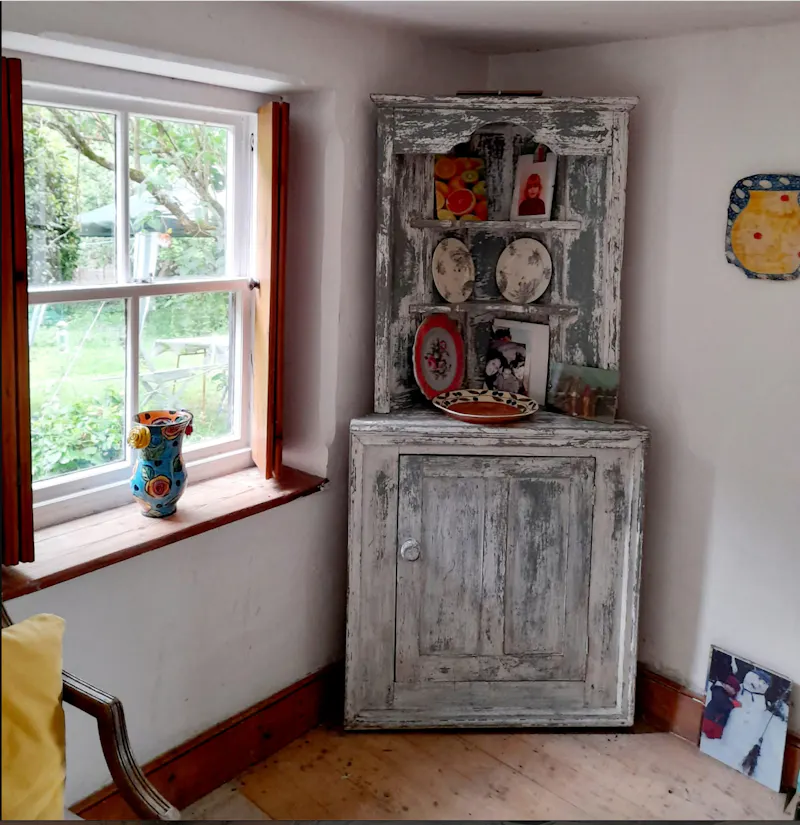 Pretty High Wycombe cottage, C585 (photo 7)
