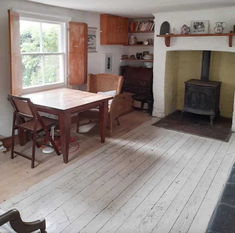 Pretty High Wycombe cottage, C585 (photo 8)