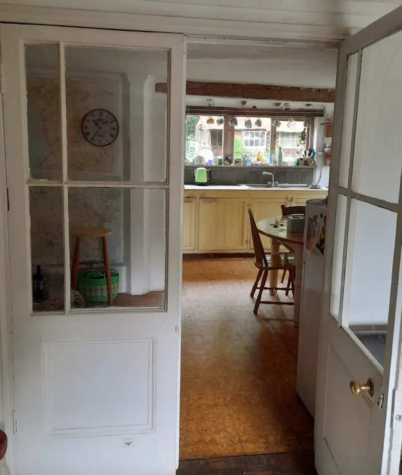 Kitchen at Pretty High Wycombe cottage, C585 (photo 3)