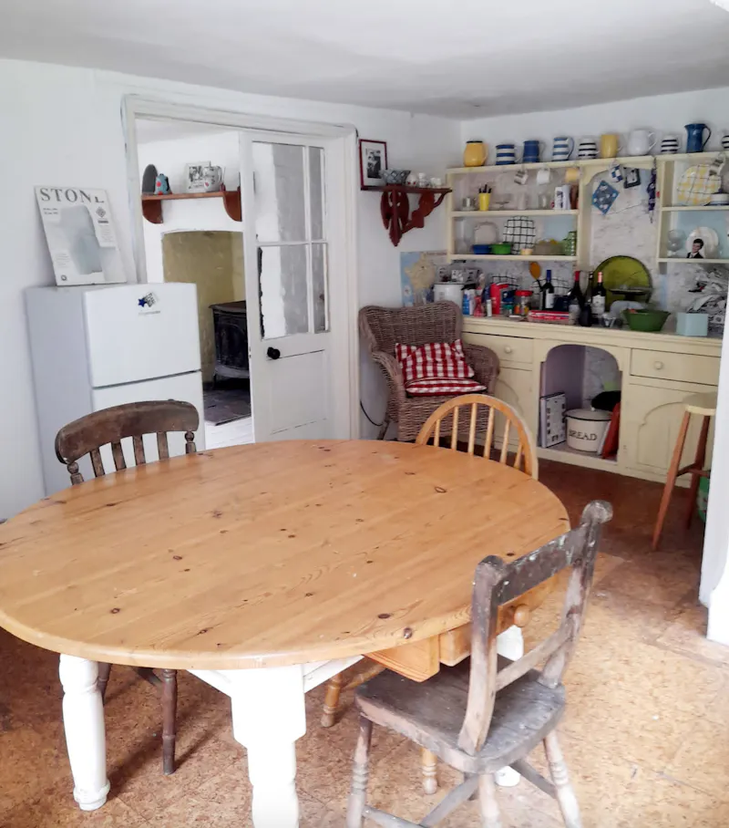 Dining room at Pretty High Wycombe cottage, C585 (photo 6)