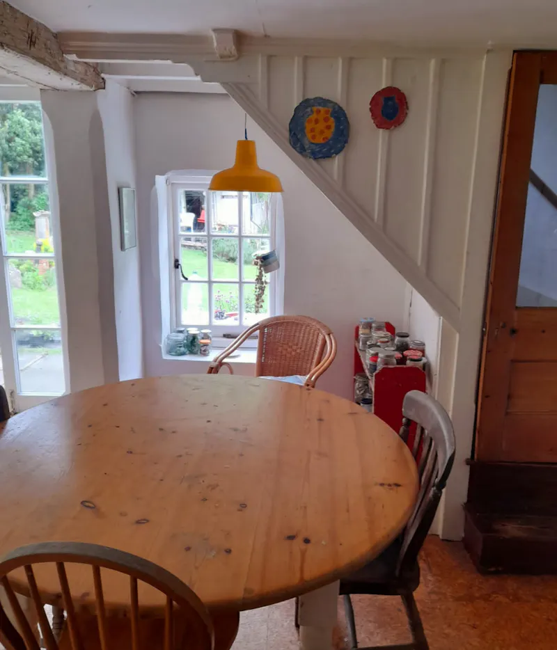 Pretty High Wycombe cottage, C585 (photo 5)