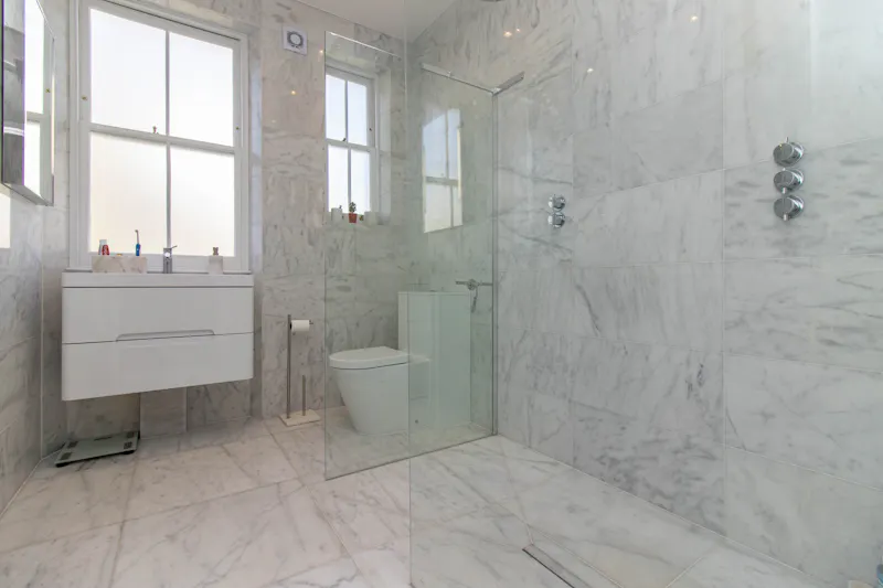 Bathroom at Barons Court family home, B1983 (photo 23)
