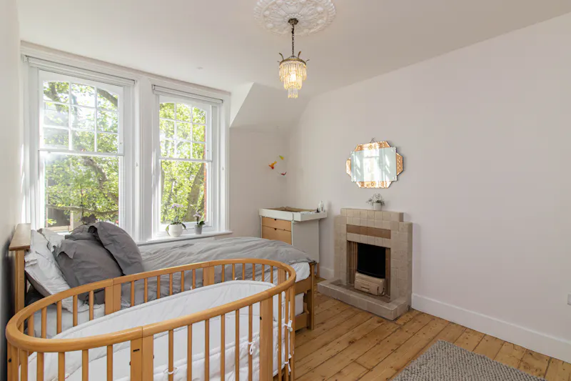 Bedroom at Barons Court family home, B1983 (photo 37)