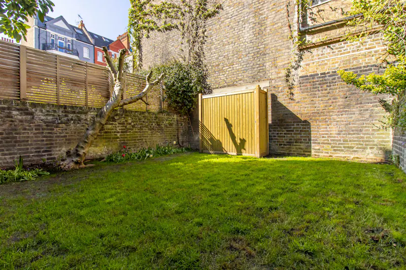 Barons Court family home, B1983 (photo 44)