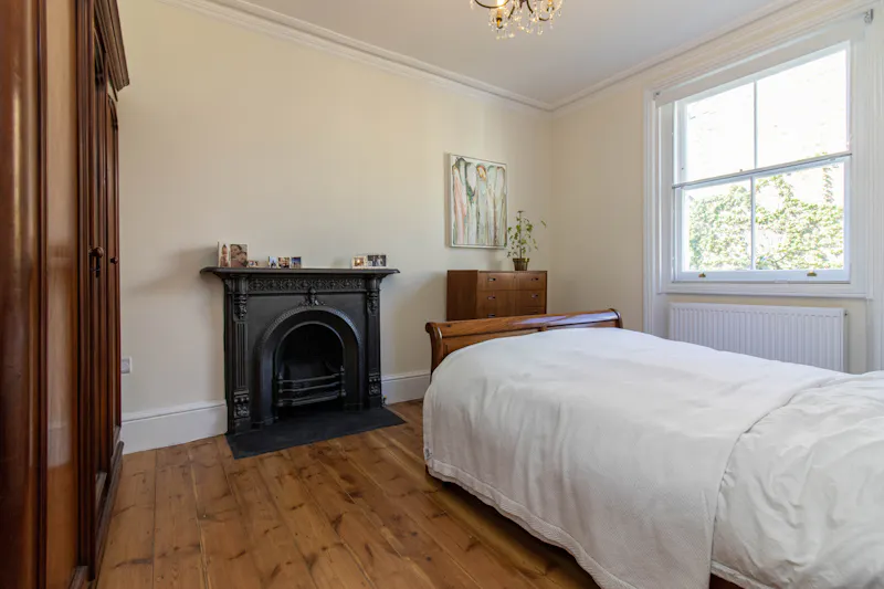 Bedroom at Barons Court family home, B1983 (photo 24)