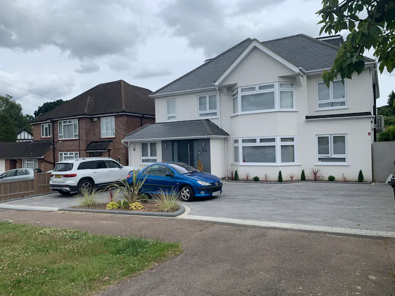 Driveway at Family Elstree Modern Home, D2648 (photo 1)