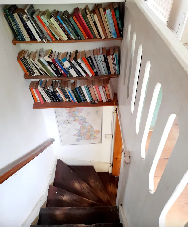 Staircase at Pretty High Wycombe cottage, C585 (photo 11)