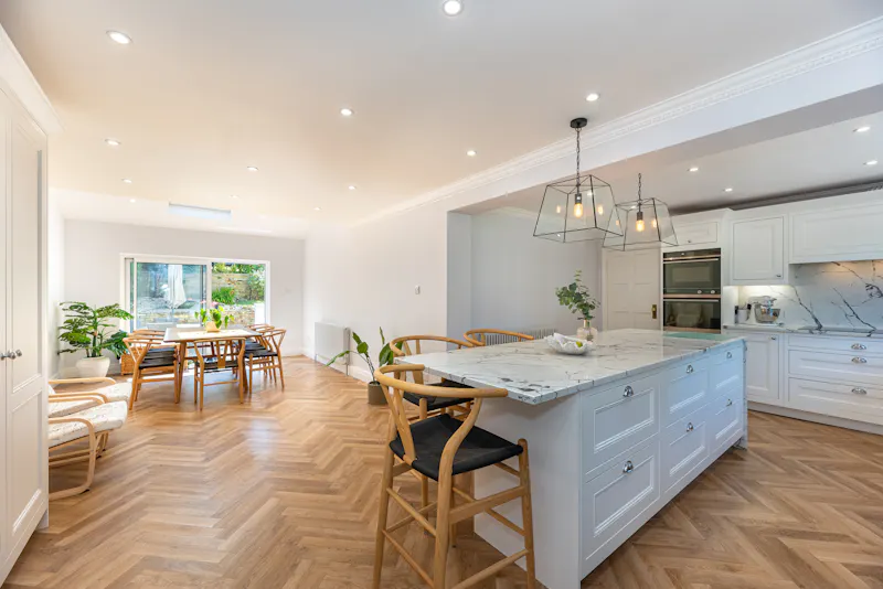 Open plan at Bright family home in Purley, D2650 (photo 4)