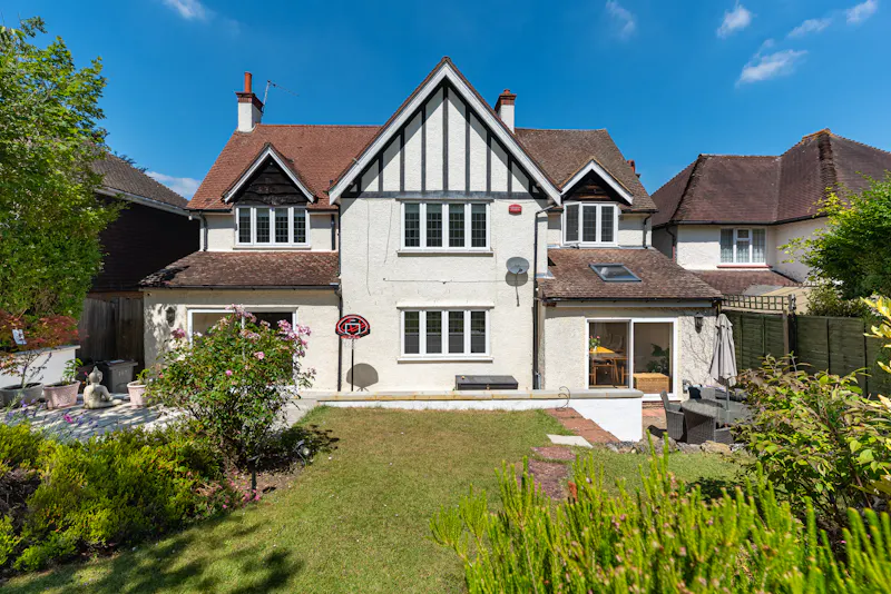 Garden at Bright family home in Purley, D2650 (photo 41)