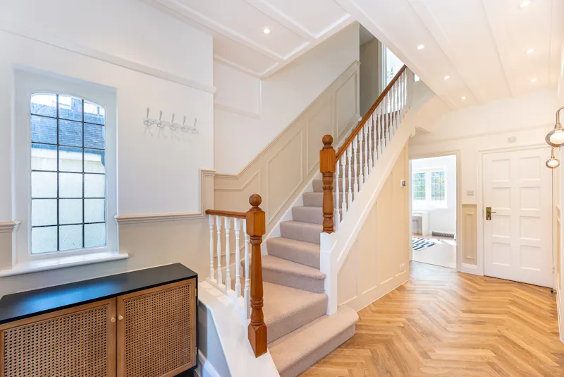 Entrance hall at Bright family home in Purley, D2650 (photo 3)