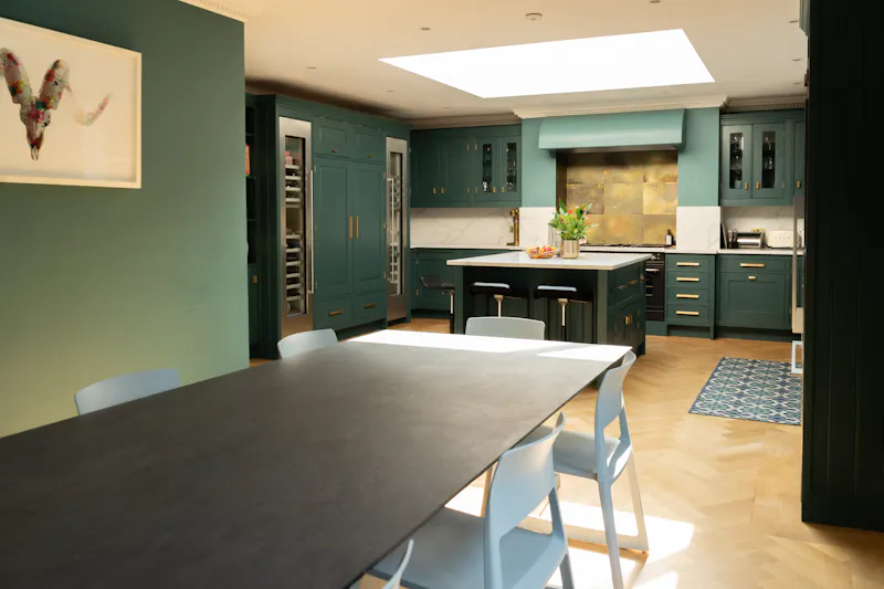 Open plan at Stylish Chislehurst villa, B1990 (photo 8)