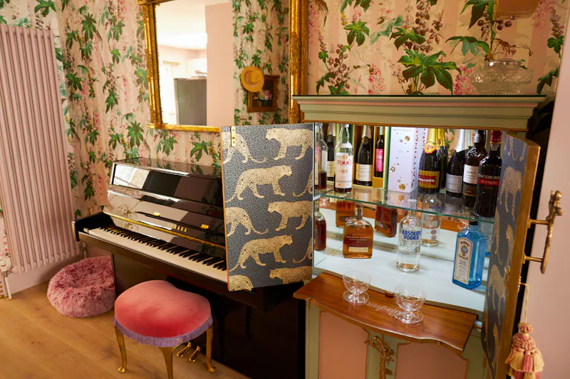 Elegant Camden Apartment, F1224 (photo 8)