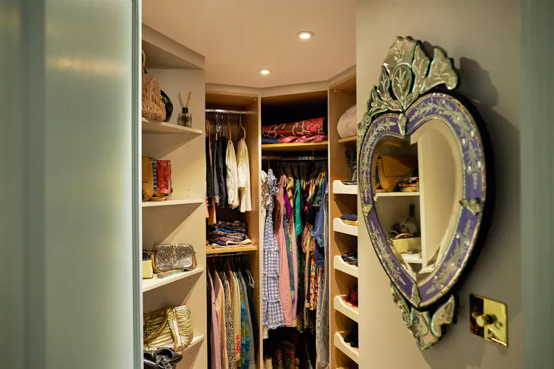 Changing rooms at Elegant Camden Apartment, F1224 (photo 17)