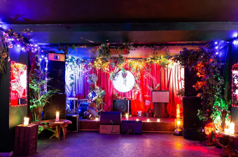 Open plan at Hoxton Venue, R860 (photo 22)
