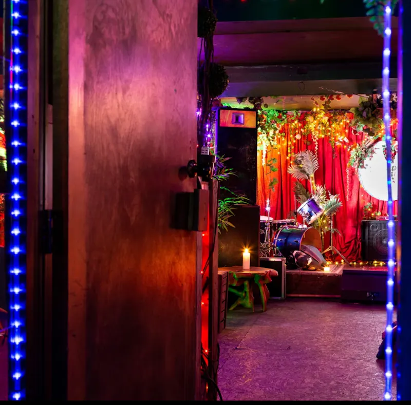 Hoxton Venue, R860 (photo 18)