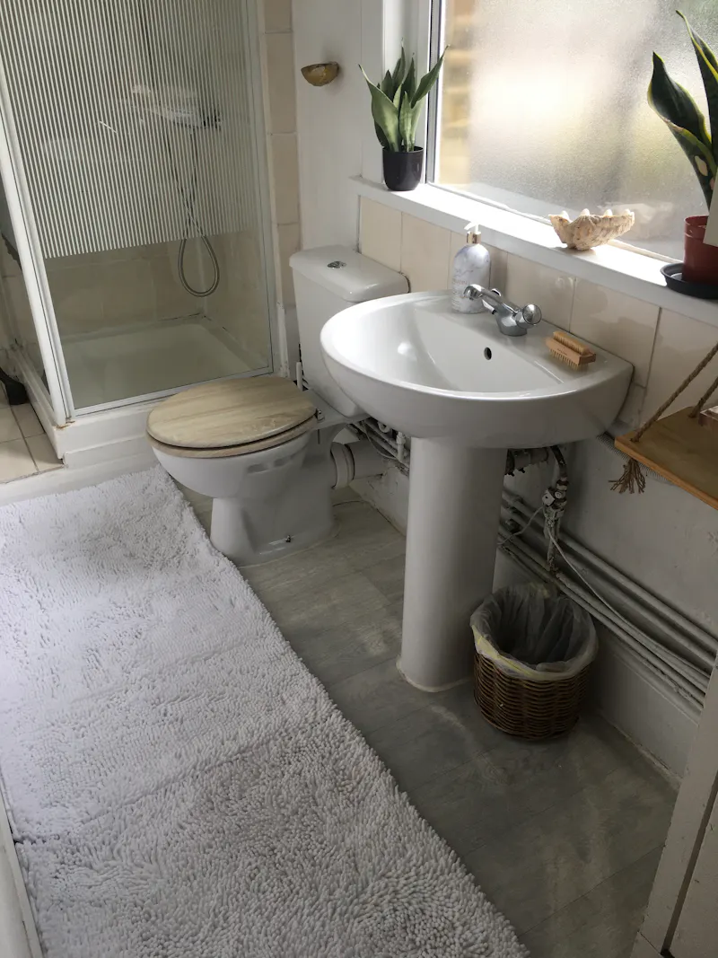 Bathroom at Hoxton Venue, R860 (photo 43)