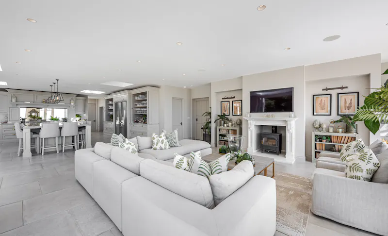 Open plan at Crockham Hill Manor, B1984 (photo 13)