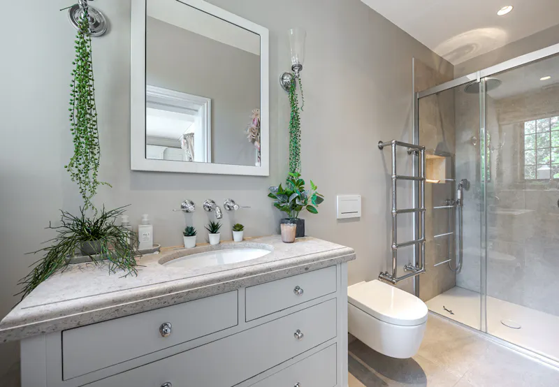 Bathroom at Crockham Hill Manor, B1984 (photo 54)