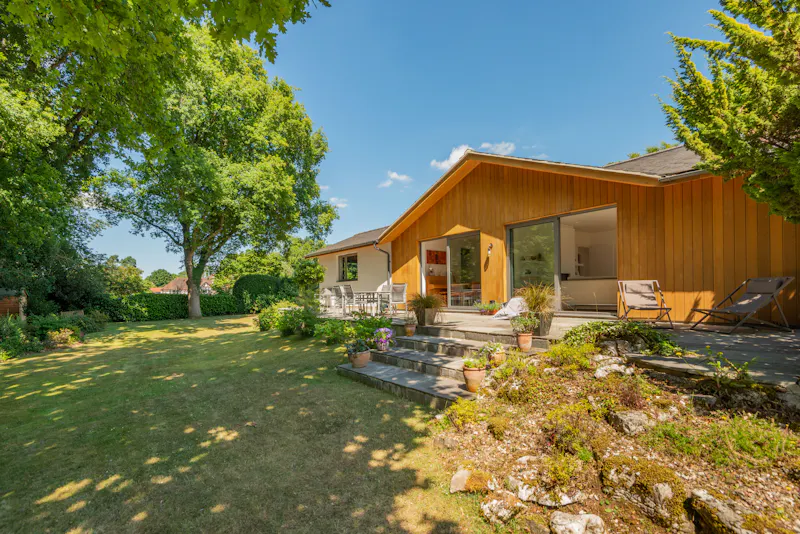 Minimalist Peaslake house, D2652 (photo 18)