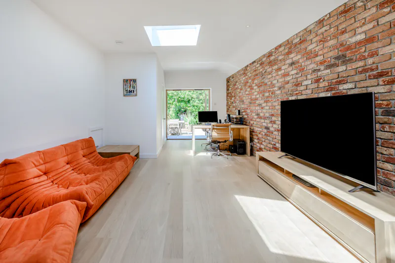 Living Room at Minimalist Peaslake house, D2652 (photo 8)