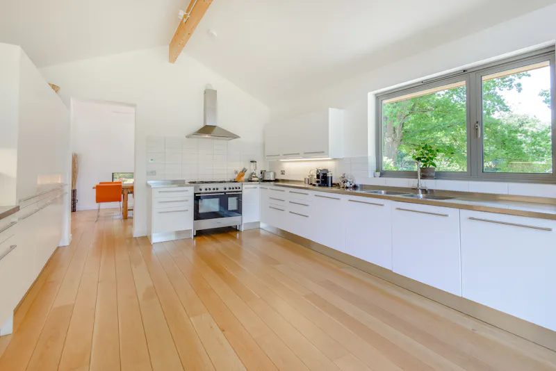 Minimalist Peaslake house, D2652 (photo 4)