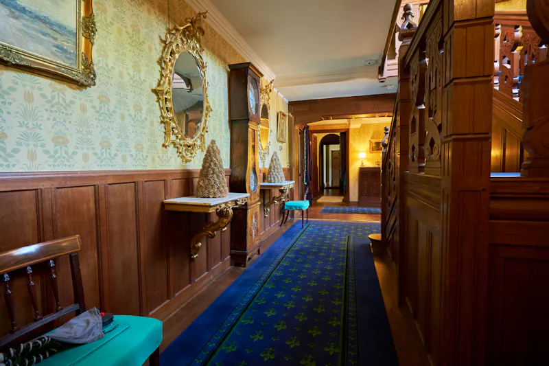 Corridor at Crawley Victorian country house, M329 (photo 21)