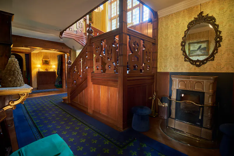 Staircase at Crawley Victorian country house, M329 (photo 9)