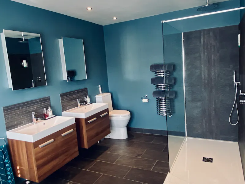 Bathroom at Chingford Luxury Home , E504 (photo 18)