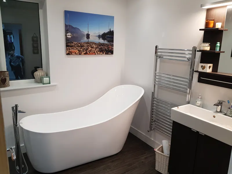 Bathroom at Merthyr Tydfil Modern Home, D2672 (photo 11)