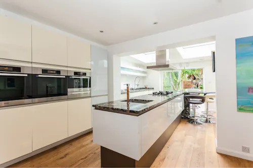 Vacant Rickmansworth house, D2638