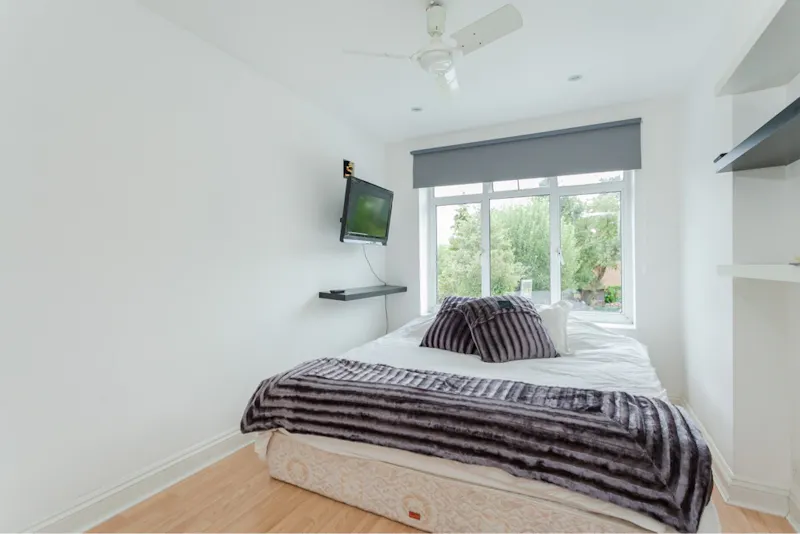Bedroom at Vacant Rickmansworth house, D2638 (photo 9)
