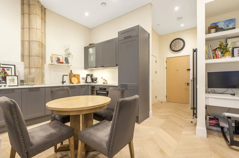 London Church Apartment , F1226 (photo 8)
