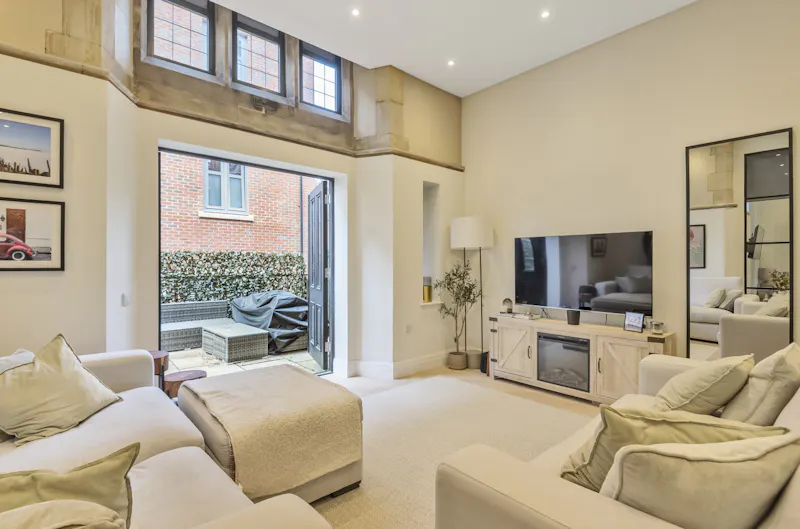 Living Room at London Church Apartment , F1226 (photo 5)