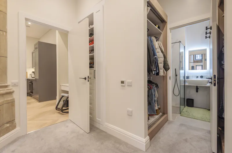 Changing rooms at London Church Apartment , F1226 (photo 17)